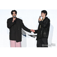 Snow Man向井康二、森崎ウィンに突如手繋ぎ 森崎は動揺隠せず「ドキドキさせるのやめて」【（LOVE SONG）】