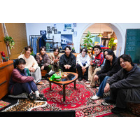 timeleszファミリア新企画「タイムレスハウス」スタート “豚まん”賭け即席ゲームで対決