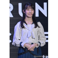 櫻坂46石森璃花、ミニ丈メイド風衣装で美脚披露「可愛すぎて二度見」「天使みたい」と反響