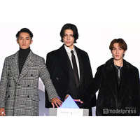 Snow Manラウール・渡辺翔太・岩本照、“男性初”けやき坂イルミネーション点灯式登場 六本木に冬の訪れ知らせる