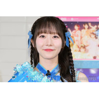 FRUITS ZIPPER真中まな、メガネ×前髪なしで雰囲気ガラリ「ドタイプ」「知的で大人っぽい」とファン絶賛