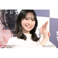 日向坂46金村美玖、フリンジのすき間から美脚チラ見せ「着こなせるのすごい」「綺麗すぎる」と反響