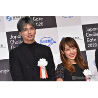 アレクサンダー、妻・川崎希の母＆「ガールズ達」3ショット公開「のんちゃんそっくり」「みんな美人さん」と反響