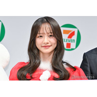 森香澄、サンタ風ドレス姿で美スタイル披露「顔が可愛いのはもちろん」癒やしの存在に頬緩める