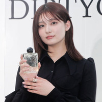 吉川愛、3匹の愛犬とのほっこりSHOTにファン悶絶「かわいいの渋滞」「癒しの空間」