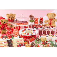 テディベア×いちごのスイーツビュッフェ、ホテル京阪で開催 眠るクマのババロアなど20種