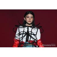 出口夏希、抜群スタイルでオーラ発揮【TGC広島2025】