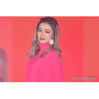 せいせい、美スタイル際立つ網タイツ×ボディスーツのサンタコス披露「セクシー」「オーラがすごい」と反響