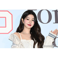 IVEウォニョン、大胆スリットドレスで美脚スラリ「大人の魅力全開」「見惚れてしまう」と反響