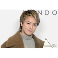 EXILE TAKAHIRO、幼少期の乗馬ショットに反響「白馬の王子様」「キリッとした表情が可愛すぎる」