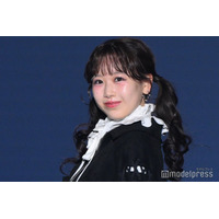 FRUITS ZIPPER松本かれん、モノトーンコーデで雰囲気ガラリ 笑顔封印ランウェイに「ギャップがすごい」「新鮮」とファン悶絶【カワコレTGC】