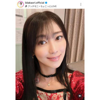 飯田圭織、モー娘。時代を思わせるロングヘア×衣装SHOTに「素敵な笑顔」「すんげぇ美人さん」の声