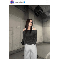 「脚長すぎる」めるる、ほっそり美肩見せのグレーコーデに反響「めちゃ似合ってる」