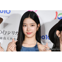 LE SSERAFIMカズハ、ミニスカ×レザージャケットの空港ショットが話題「空港がランウェイに見える」「美しすぎてため息」