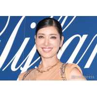 アンミカ、イケメン夫と六本木降臨 夫婦ショットに「お揃いコーデ素敵」「綺麗な夜景に負けてない」の声