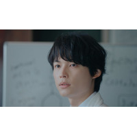 SixTONES松村北斗、新CMで研究熱心な“理系男子”に ヘアケアブランドアンバサダー就任