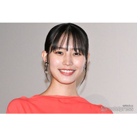 南沙良、ミニ丈・タイツ…美脚コーデ2選「理想の脚線美」「ハンサムウーマン」と反響