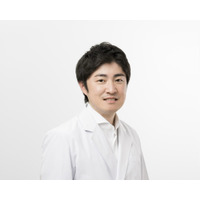 更年期世代に忍び寄る「骨のエイジング」。閉経後10年で骨密度は15％減！？今日からできる対策とは【整形外科医が解説】