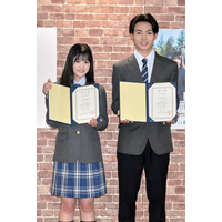 オスカー所属の黒氏萌楓＆佐藤泰心「センバツ応援イメージキャラクター」就任 人生初会見でキャッチボールも披露