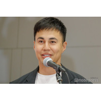 ユージ「マイバッハちゃん」“3000万超え”高級愛車との写真公開「かっこよすぎ」「羨ましい」と反響