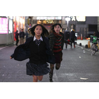 秋葉恋監督が明かす、寺本莉緒と池田朱那の“必然” 『東京逃避行』場面写真