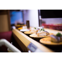 回転寿司で…祖母がメロンソーダをこぼし大慌て→3歳娘の“まさかの一言”に「心優しい子」