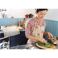 小林聡美＆片桐はいり＆もたいまさこ、フィンランドの街で「いらっしゃい」『かもめ食堂』予告編