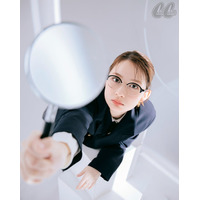 畑芽育、コナン風コーデで「CanCam」登場 超特急カイら人気芸能人が“コナン愛”語る