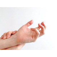 「朝、指がこわばる」どうせ更年期だろうと放置していた40代女性が「病院で告げられた診断」とは