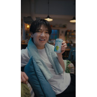 Travis Japan宮近海斗、初の単独CM出演 ほろ酔い笑顔で“彼氏感”たっぷり