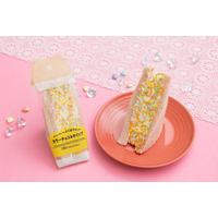 セブン、チョコスプレー×なめらかホイップの「よくばりサンド」新登場 カラフルな断面がインパクト大