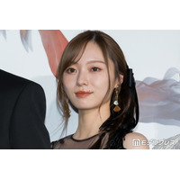 乃木坂46梅澤美波、美背中開放のドレス姿披露「見とれちゃう」「女神降臨」と反響