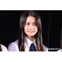 AKB48メンバー、ほっそり美脚際立つミニ丈姿に釘付け「スタイル完璧」「何頭身？」