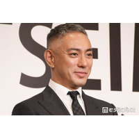 市川團十郎、自宅テレビでの甲子園観戦ショット公開「プライベート感満載で親近感」「ジャビット映り込んでて可愛い」の声