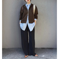 大人おしゃれなブラウン×ブルー配色。こなれ感が出る参考にしたい色遊び術【40代の毎日コーデ】