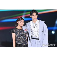 「今日好き」しゅんゆまカップル、クールなスタイリングでウォーキング【ガルアワ2026SS】