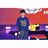 水沢林太郎、スポーティーカジュアル着こなす「イケメンすぎ」「目の保養」と反響【ガルアワ2026SS】