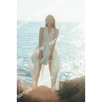 卒業発表の乃木坂46梅澤美波、“ラストメッセージ入り”ポスター付き写真集が登場 プロデュースグッズ事前販売にて【透明な覚悟】