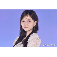 乃木坂46金川紗耶、美ウエストのぞくミニ丈Tシャツコーデ披露「綺麗すぎるくびれ」「抜群のスタイルが際立ってる」と反響