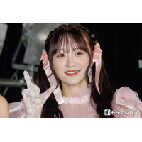 ＝LOVE音嶋莉沙、プリーツミニスカ姿で美脚スラリ「お姫様みたい」「ポニーテール最高」の声
