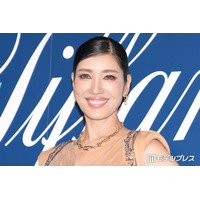 アンミカ、米国人夫と京都満月デート 神秘的な夫婦ショットに反響「いつまでもラブラブで最高」「美男美女で絵になる」