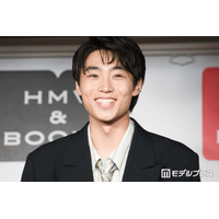 WATWING八村倫太郎、こどもの日に幼少期ショット公開「小さい頃からイケメン」「ハンバーガー持ってるの愛らしい」の声
