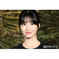 TWICEモモ、日本の人気歌手との密着プリクラ披露「2人とも目ぱっちりで可愛い」「貴重」と話題