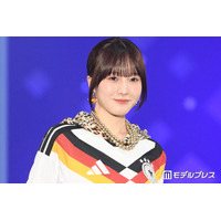 本田紗来、ド派手ヒョウ柄×ファーブーツ着こなす 抜群スタイル披露【サツコレ2026S/S】