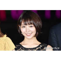 吉谷彩子、愛犬を膝抱っこした母の姿公開「優しい雰囲気が素敵」「最高の癒しショット」と反響