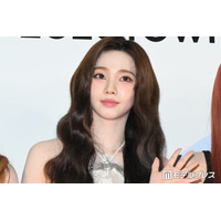 aespaカリナ、シックな黒ジャケットから美脚スラリ「スタイルの良さが異次元」「ロングブーツ似合いすぎ」と反響