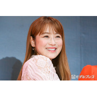 鈴木奈々、胸元チラ見せ“お家デートコーデ”にファン悶絶「セクシーすぎる」「オフ感がたまらない」