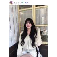 美人インフルエンサー、タイトミニスカから美脚スラリ 韓国制服姿に「脚のラインが綺麗」「お顔小さすぎ」の声
