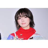 櫻坂46藤吉夏鈴、金髪ショート×ミニスカ姿にファン悶絶「スタイル良すぎて二度見」「脚長い」