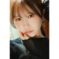 日向坂46藤嶌果歩、黒の衣装に身を包み大人びた表情魅せる 1st写真集先行カット第11弾解禁【果実の歩幅】